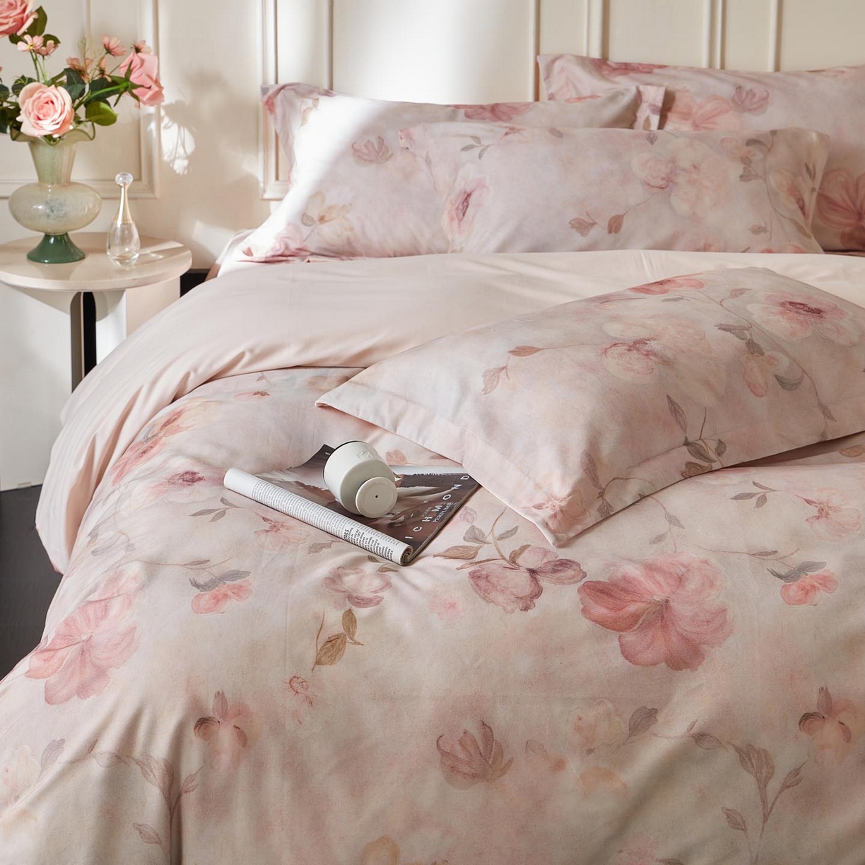 91家纺网 家纺一手货源 找家纺 涵宸家纺 2025新款50S磨毛基础款四件套【更多花型 联系商家电话：17798859966 微信同号，网站：www.hanchenjf.com】 绮罗香梦（咖）