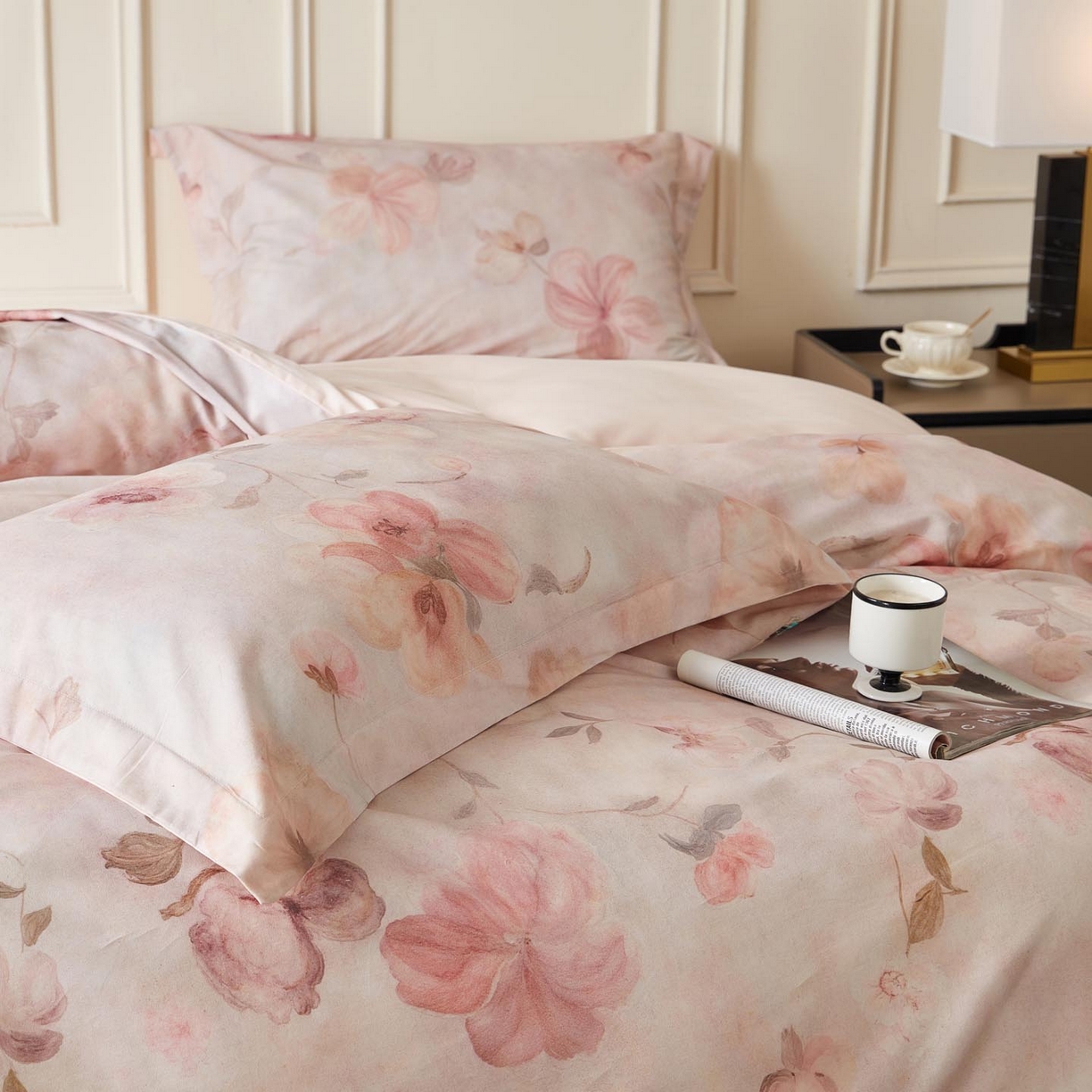 91家纺网 家纺一手货源 找家纺 涵宸家纺 2025新款50S磨毛基础款四件套【更多花型 联系商家电话：17798859966 微信同号，网站：www.hanchenjf.com】 绮罗香梦（咖）