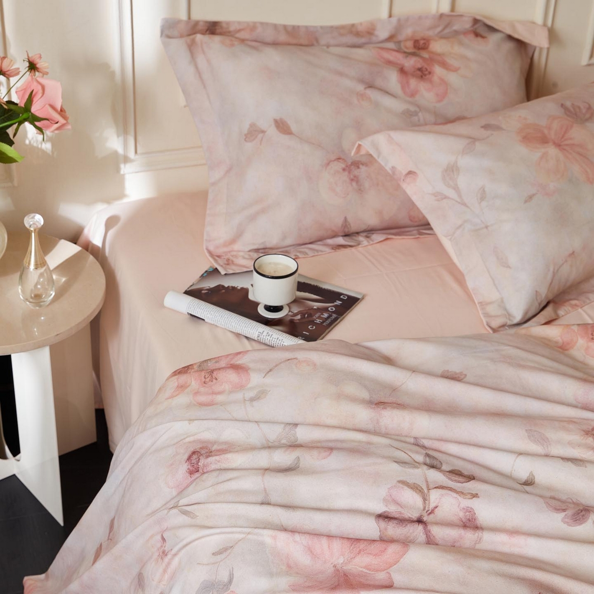 91家纺网 家纺一手货源 找家纺 涵宸家纺 2025新款50S磨毛基础款四件套【更多花型 联系商家电话：17798859966 微信同号，网站：www.hanchenjf.com】 绮罗香梦（咖）