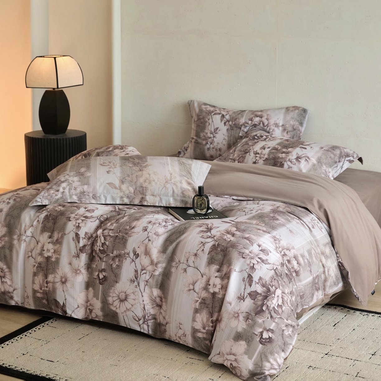 91家纺网 家纺一手货源 找家纺 涵宸家纺 2025新款50S磨毛基础款四件套【更多花型 联系商家电话：17798859966 微信同号，网站：www.hanchenjf.com】 香颂（灰）