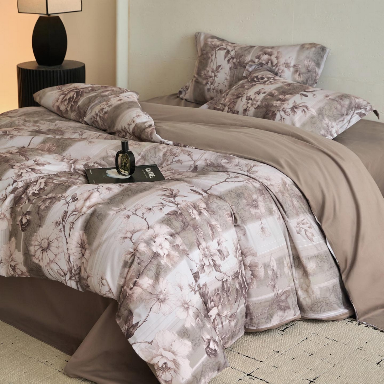 91家纺网 家纺一手货源 找家纺 涵宸家纺 2025新款50S磨毛基础款四件套【更多花型 联系商家电话：17798859966 微信同号，网站：www.hanchenjf.com】 香颂（灰）