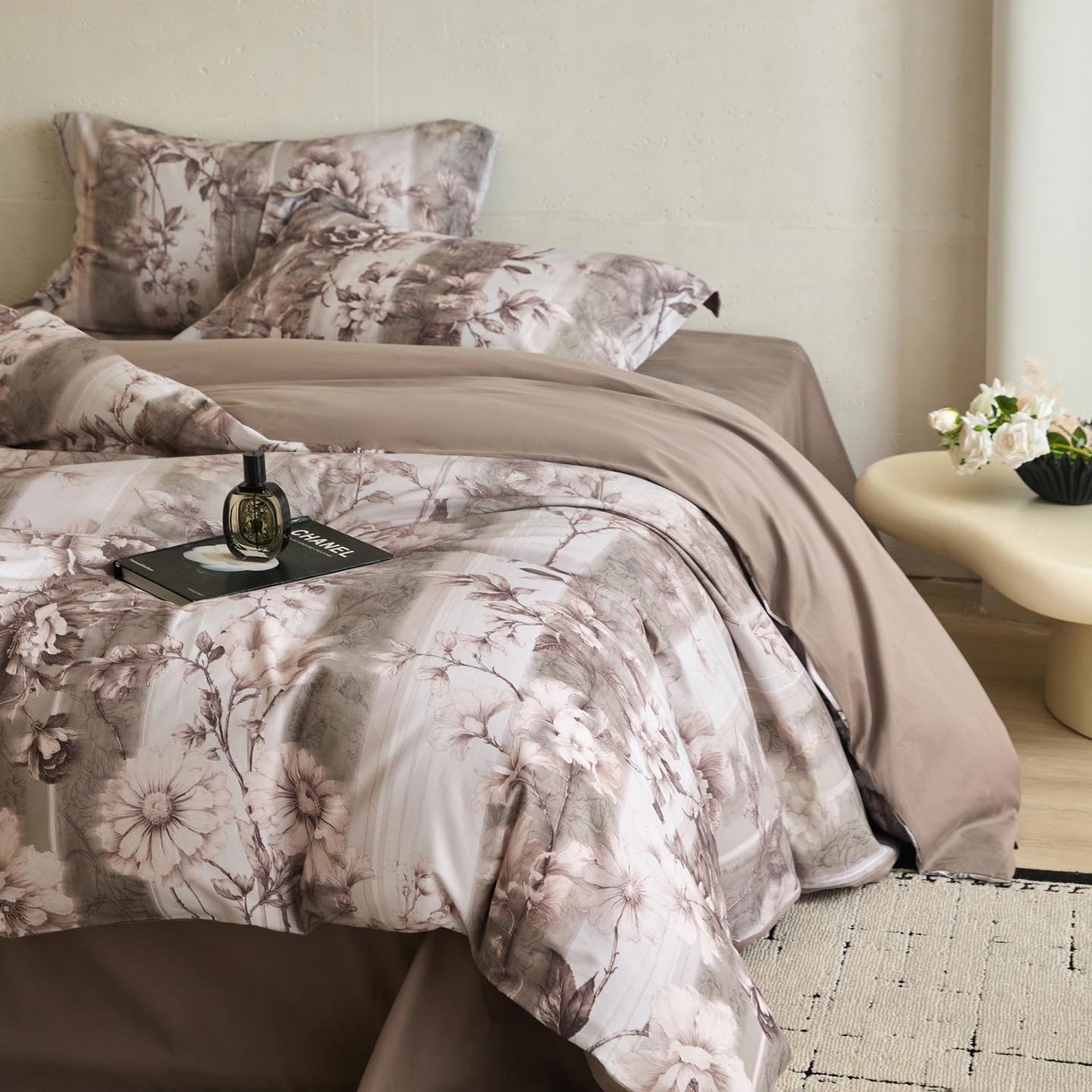 91家纺网 家纺一手货源 找家纺 涵宸家纺 2025新款50S磨毛基础款四件套【更多花型 联系商家电话：17798859966 微信同号，网站：www.hanchenjf.com】 香颂（灰）