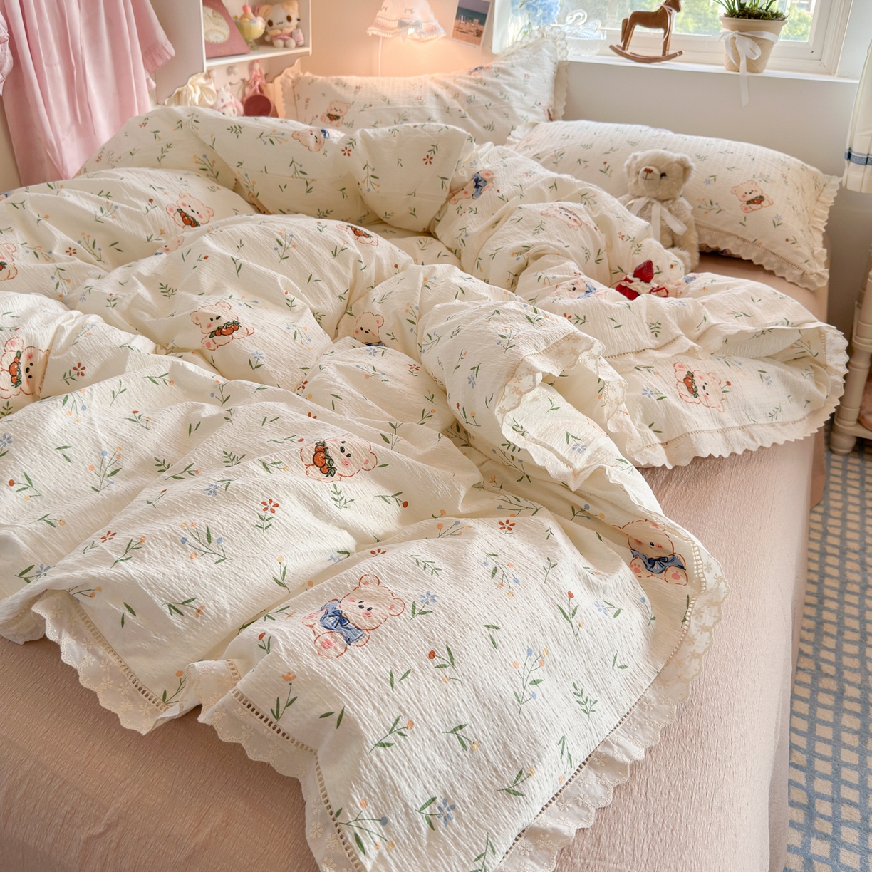 91家纺网 家纺一手货源 找家纺 优卡迪家纺馆 2025新款A类全棉镂空花边皱皱棉双层纱四件套 可比熊