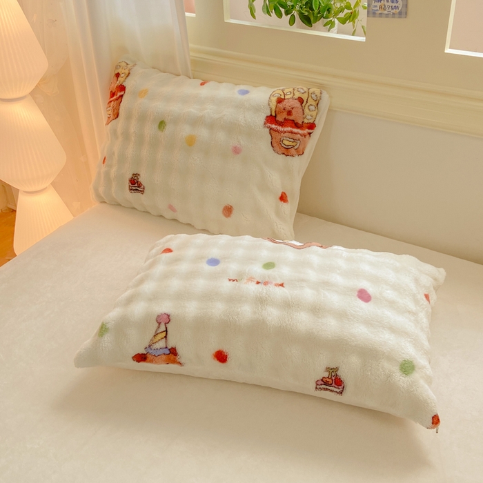 91家纺网 家纺一手货源 找家纺 耐思家纺 2025新款泡泡牛奶绒印花单枕套单品枕套枕套单件 泡泡-波点熊