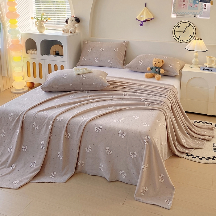 91家纺网 家纺一手货源 找家纺 艾橙家纺 2025秋冬新款高克重牛奶绒印花床单单品床单床单单件 爱如星晨-咖