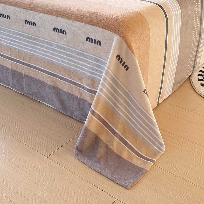 91家纺网 家纺一手货源 找家纺 艾橙家纺 2025秋冬新款高克重牛奶绒印花床单单品床单床单单件 米兰风尚-咖