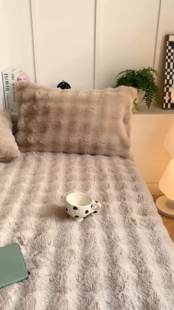 91家纺网 家纺一手货源 找家纺 （总）耐思家纺 2025新款泡泡牛奶绒纯色单品床笠床笠单件