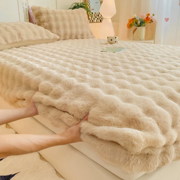 91家纺网 家纺一手货源 找家纺 （总）耐思家纺 2025新款泡泡牛奶绒纯色单品床笠床笠单件