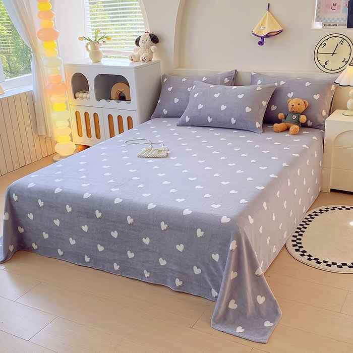 91家纺网 家纺一手货源 找家纺 艾橙家纺 2025秋冬新款高克重牛奶绒印花床单单品床单床单单件 心心相印-灰