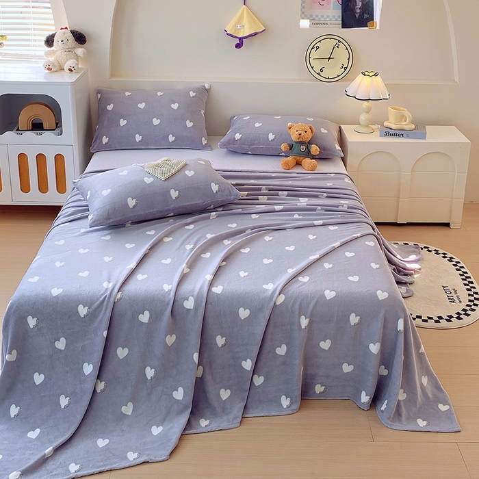 91家纺网 家纺一手货源 找家纺 艾橙家纺 2025秋冬新款高克重牛奶绒印花床单单品床单床单单件 心心相印-灰