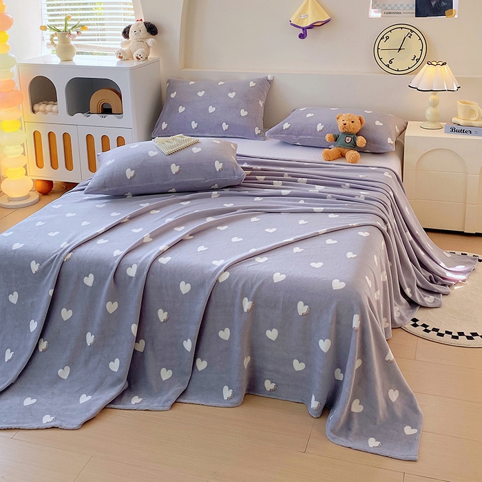 91家纺网 家纺一手货源 找家纺 艾橙家纺 2025秋冬新款高克重牛奶绒印花床单单品床单床单单件 心心相印-灰