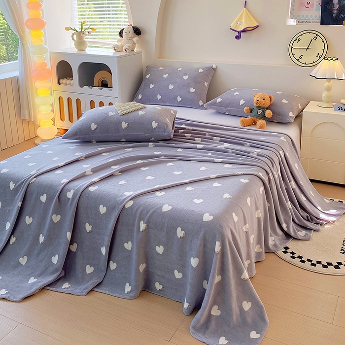 91家纺网 家纺一手货源 找家纺 艾橙家纺 2025秋冬新款高克重牛奶绒印花床单单品床单床单单件 心心相印-灰