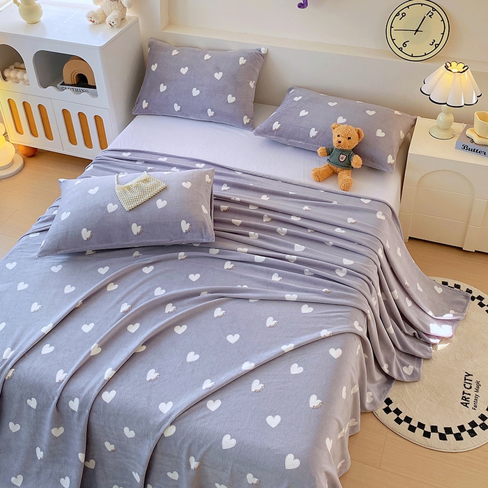 91家纺网 家纺一手货源 找家纺 艾橙家纺 2025秋冬新款高克重牛奶绒印花床单单品床单床单单件 心心相印-灰