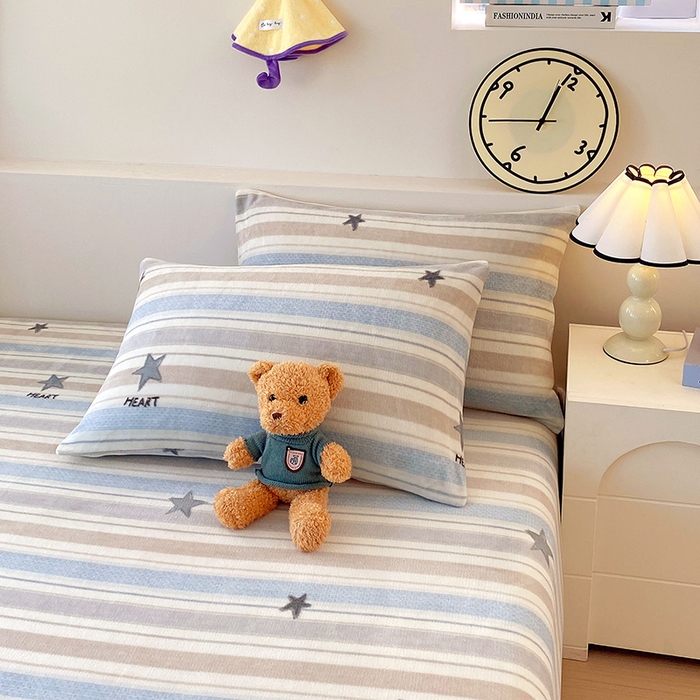 91家纺网 家纺一手货源 找家纺 艾橙家纺 2025秋冬新款高克重牛奶绒印花床单单品床单床单单件 星动旋律