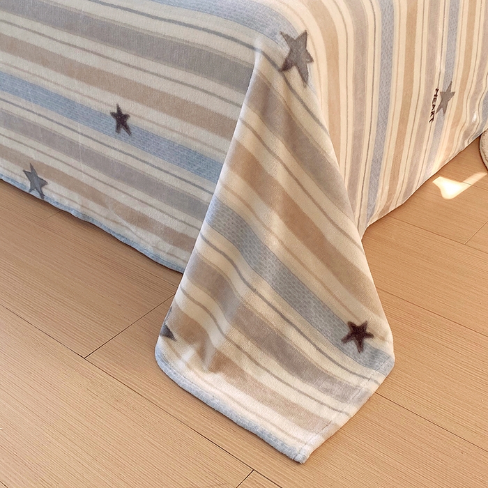 91家纺网 家纺一手货源 找家纺 艾橙家纺 2025秋冬新款高克重牛奶绒印花床单单品床单床单单件 星动旋律