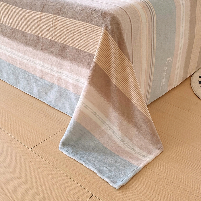 91家纺网 家纺一手货源 找家纺 艾橙家纺 2025秋冬新款高克重牛奶绒印花床单单品床单床单单件 英伦之旅-兰