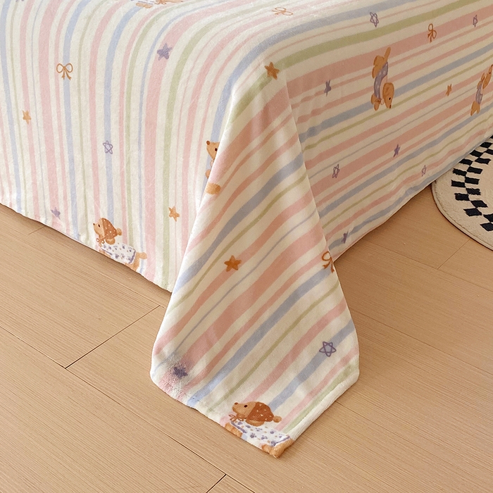 91家纺网 家纺一手货源 找家纺 艾橙家纺 2025秋冬新款高克重牛奶绒印花床单单品床单床单单件 悦动萌宠