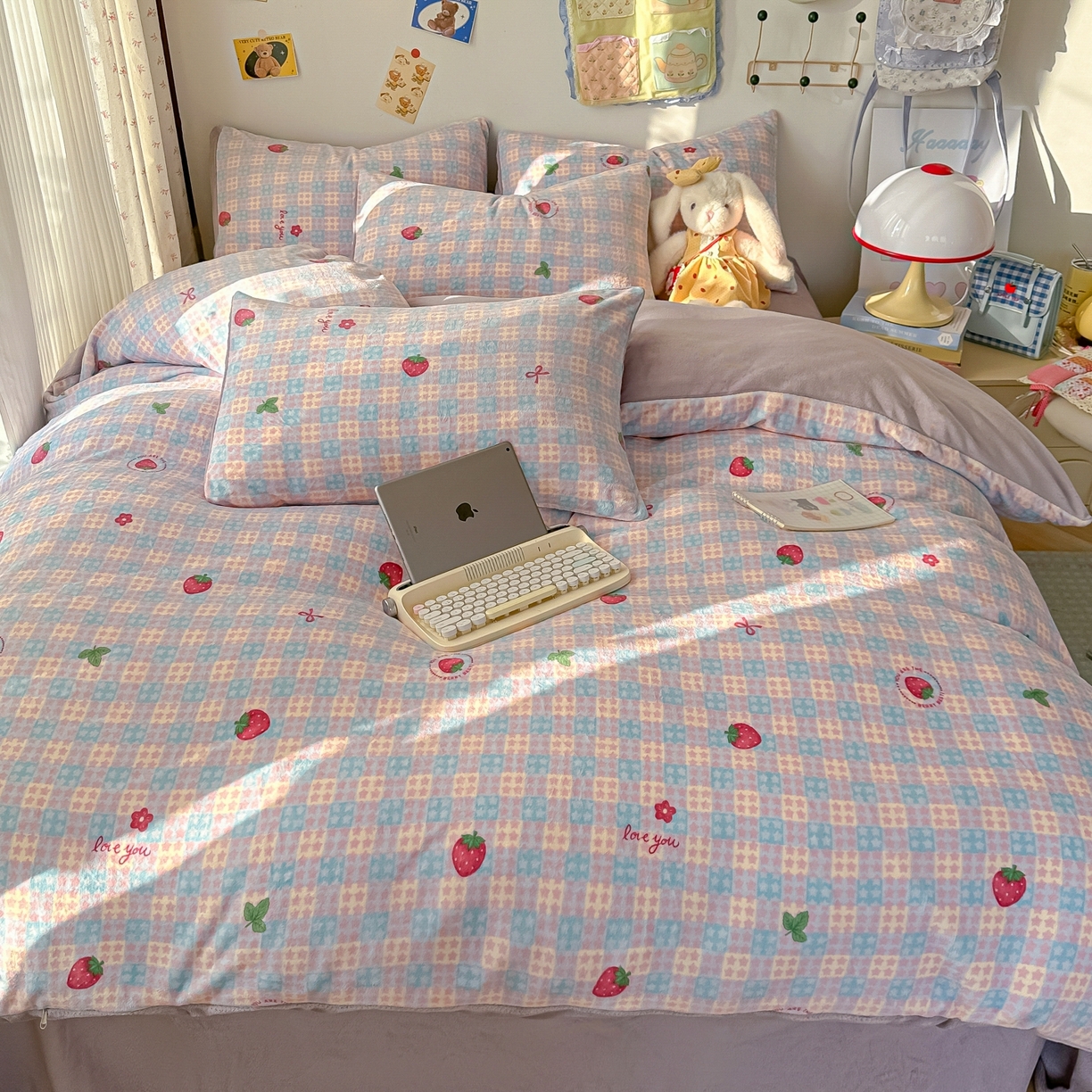 91家纺网 家纺一手货源 找家纺 （总）韩巢家纺 2025新款高克重牛奶绒四件套冬季绒床品被套床单三件套