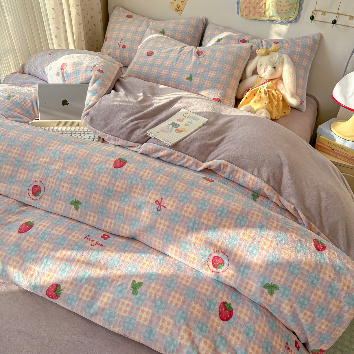 91家纺网 家纺一手货源 找家纺 （总）韩巢家纺 2025新款高克重牛奶绒四件套冬季绒床品被套床单三件套