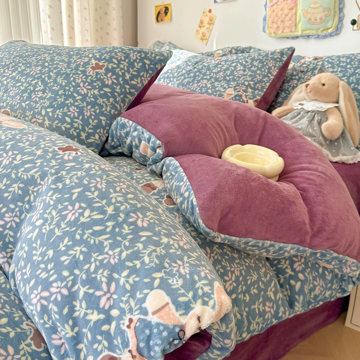 韩巢家纺 2025新款高克重牛奶绒四件套冬季绒床品被套床单三件套 背带兔