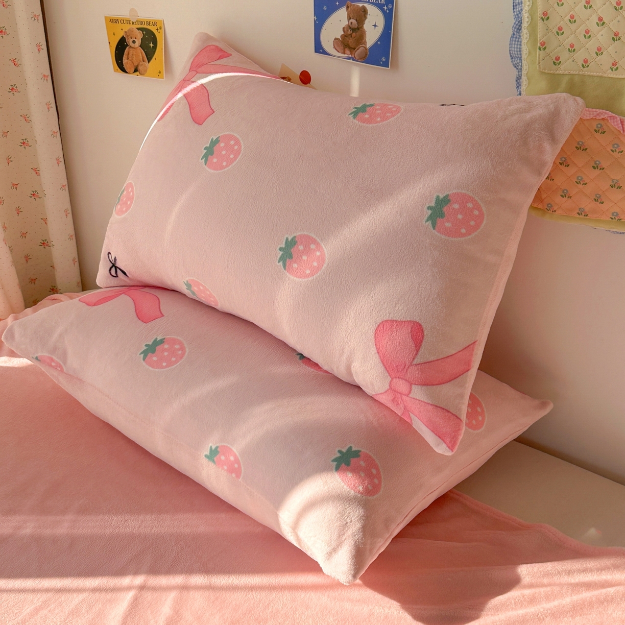 91家纺网 家纺一手货源 找家纺 韩巢家纺 2025新款高克重牛奶绒四件套冬季绒床品被套床单三件套 草莓牛奶