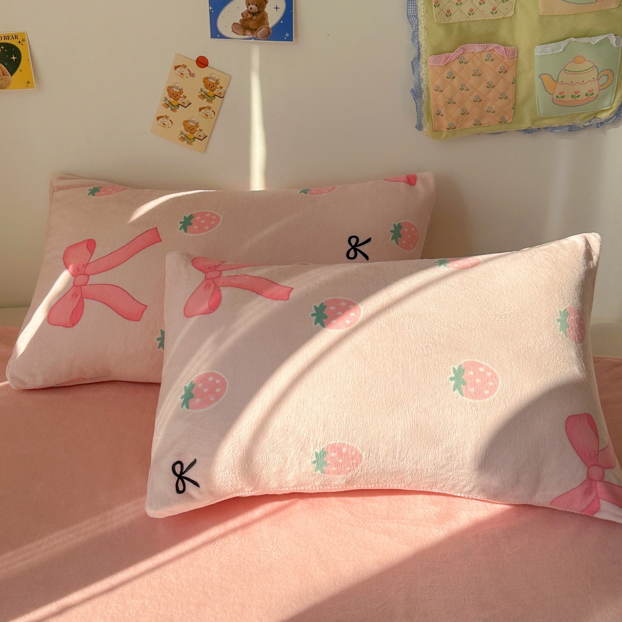 91家纺网 家纺一手货源 找家纺 韩巢家纺 2025新款高克重牛奶绒四件套冬季绒床品被套床单三件套 草莓牛奶