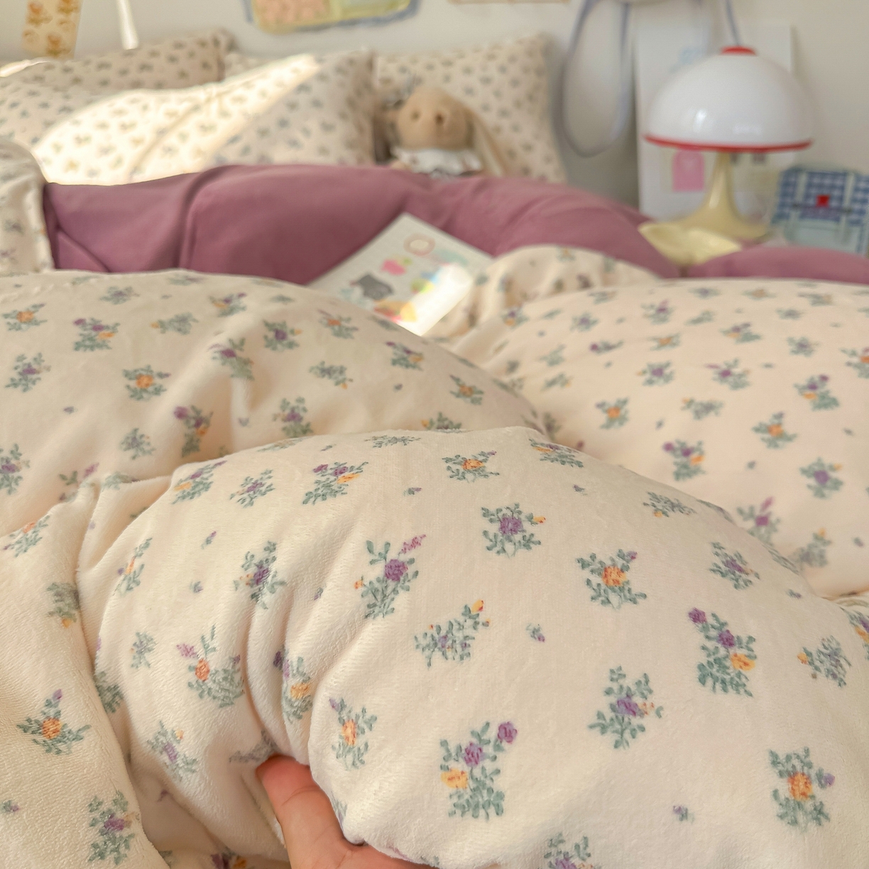 91家纺网 家纺一手货源 找家纺 韩巢家纺 2025新款高克重牛奶绒四件套冬季绒床品被套床单三件套 繁花似梦