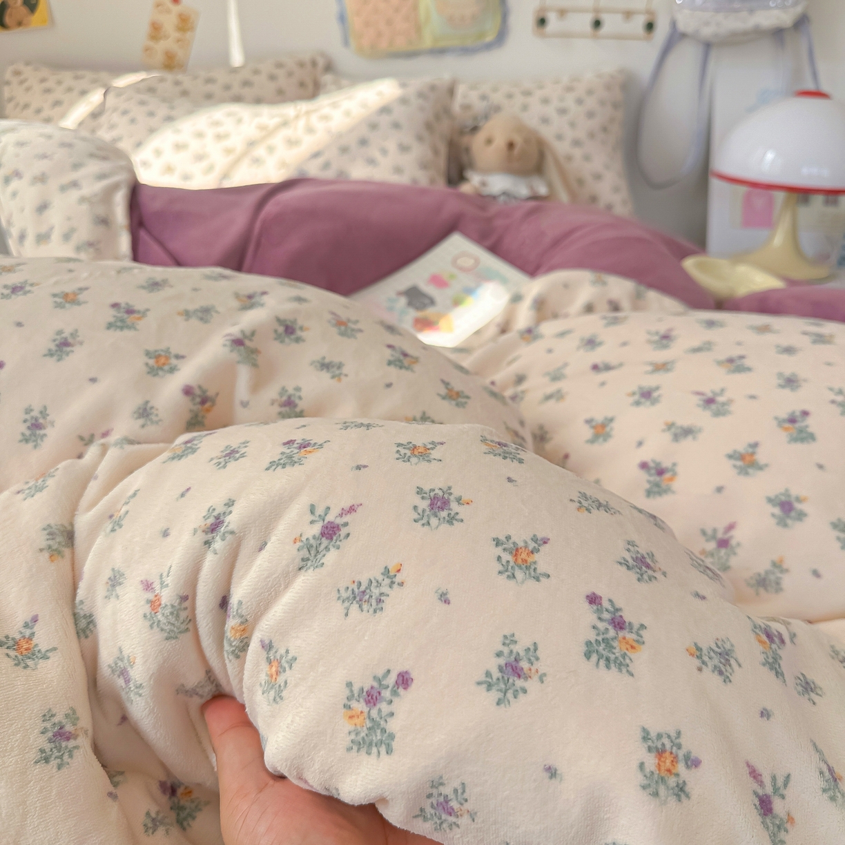 91家纺网 家纺一手货源 找家纺 韩巢家纺 2025新款高克重牛奶绒四件套冬季绒床品被套床单三件套 繁花似梦