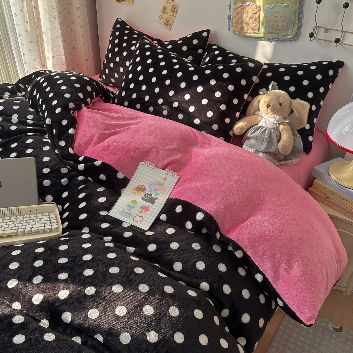 91家纺网 家纺一手货源 找家纺 韩巢家纺 2025新款高克重牛奶绒四件套冬季绒床品被套床单三件套 黑珍珠