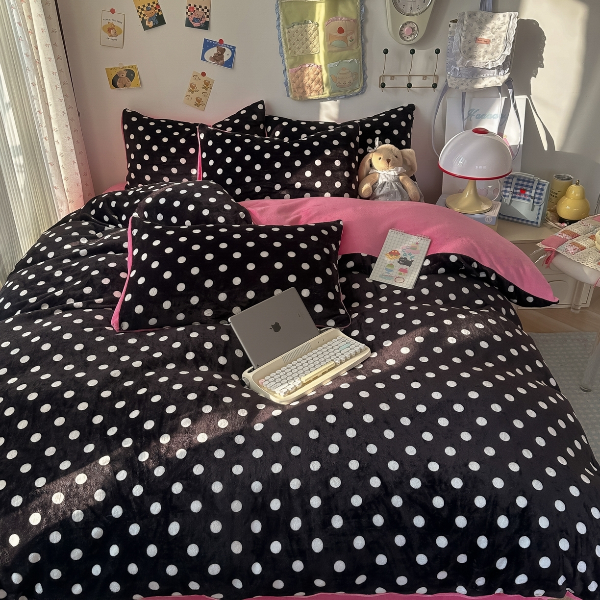 91家纺网 家纺一手货源 找家纺 韩巢家纺 2025新款高克重牛奶绒四件套冬季绒床品被套床单三件套 黑珍珠