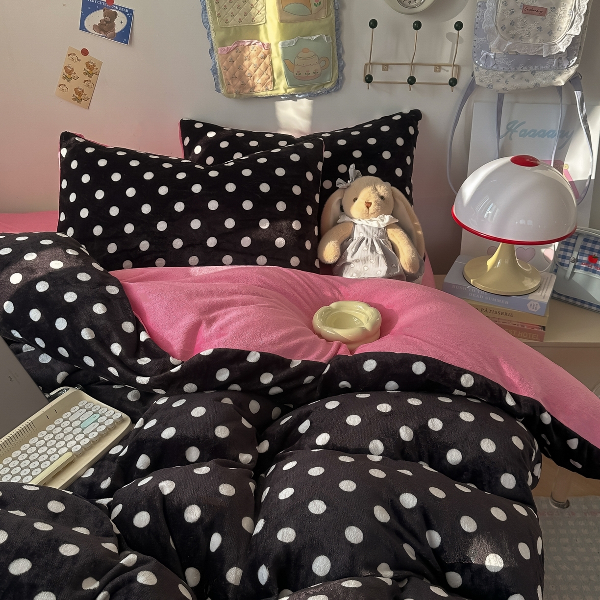 91家纺网 家纺一手货源 找家纺 韩巢家纺 2025新款高克重牛奶绒四件套冬季绒床品被套床单三件套 黑珍珠