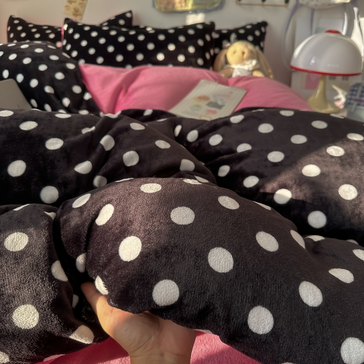 91家纺网 家纺一手货源 找家纺 韩巢家纺 2025新款高克重牛奶绒四件套冬季绒床品被套床单三件套 黑珍珠