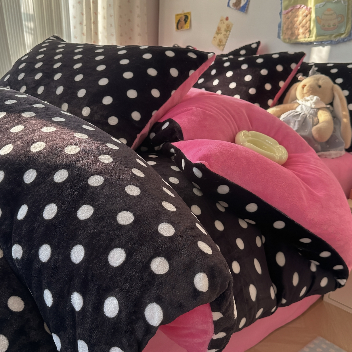 91家纺网 家纺一手货源 找家纺 韩巢家纺 2025新款高克重牛奶绒四件套冬季绒床品被套床单三件套 黑珍珠