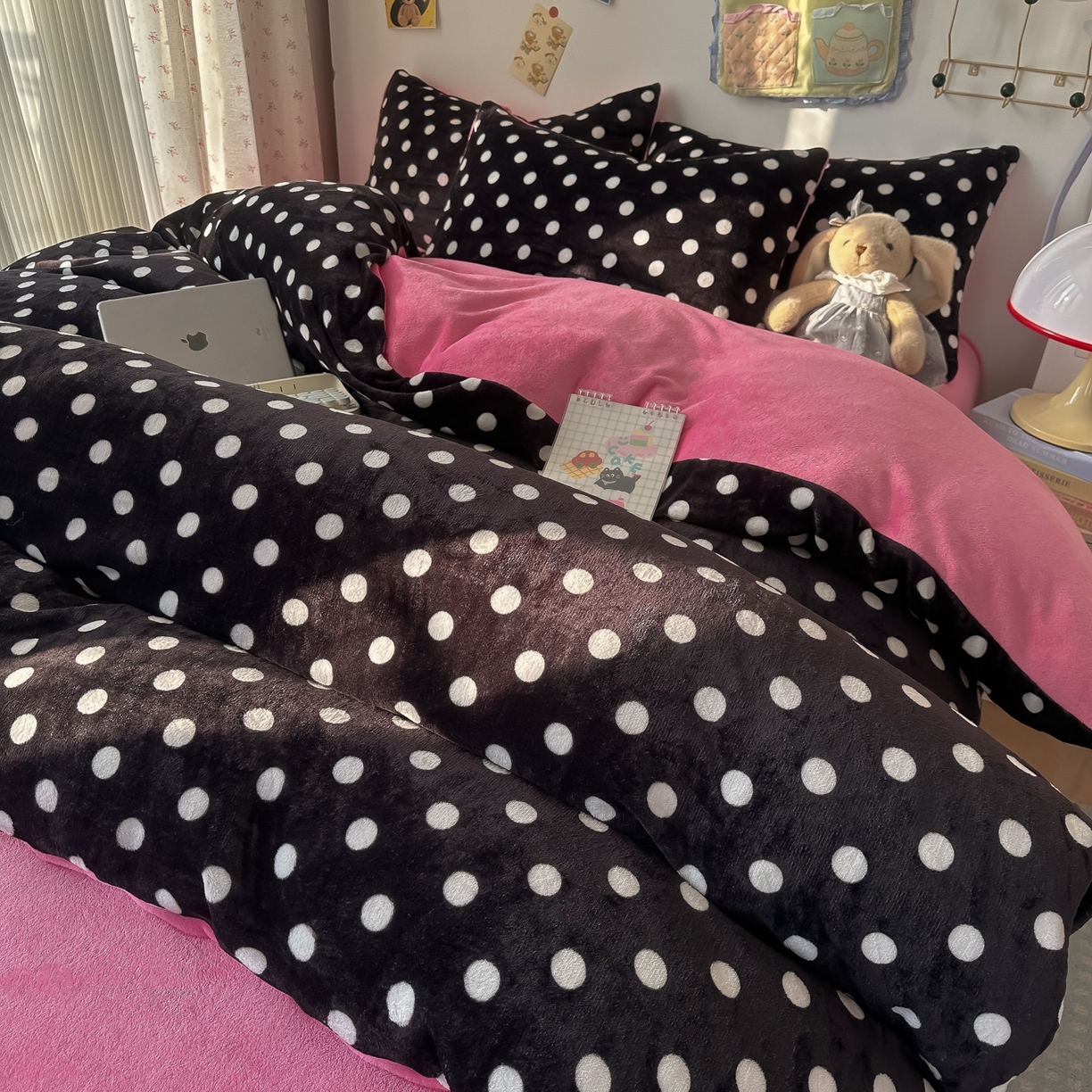 91家纺网 家纺一手货源 找家纺 韩巢家纺 2025新款高克重牛奶绒四件套冬季绒床品被套床单三件套 黑珍珠