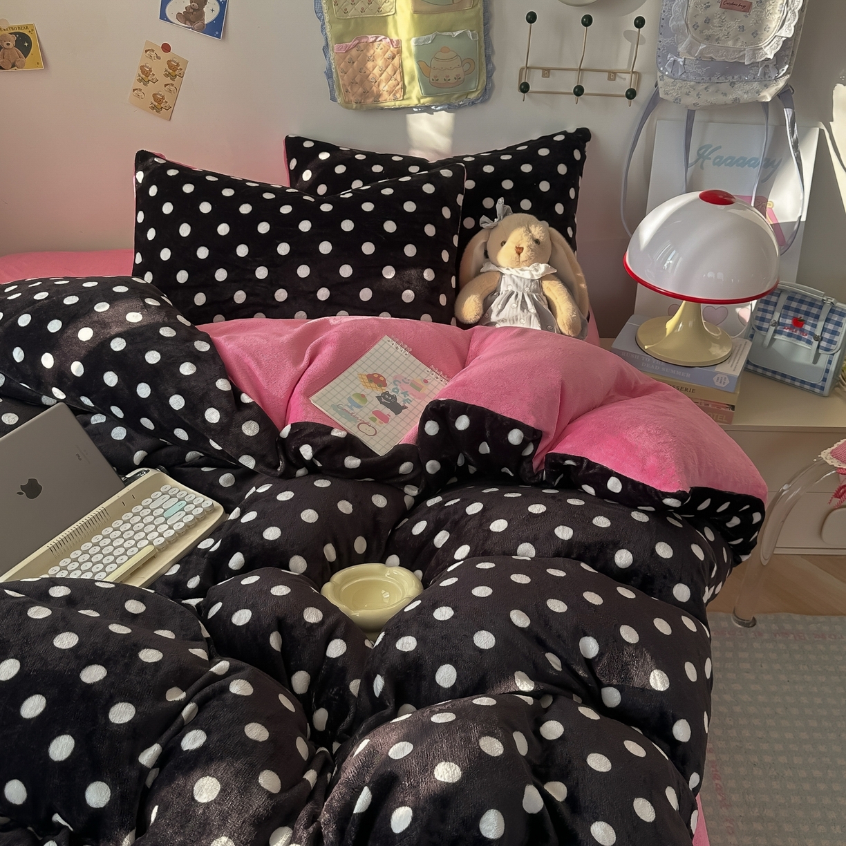 91家纺网 家纺一手货源 找家纺 韩巢家纺 2025新款高克重牛奶绒四件套冬季绒床品被套床单三件套 黑珍珠