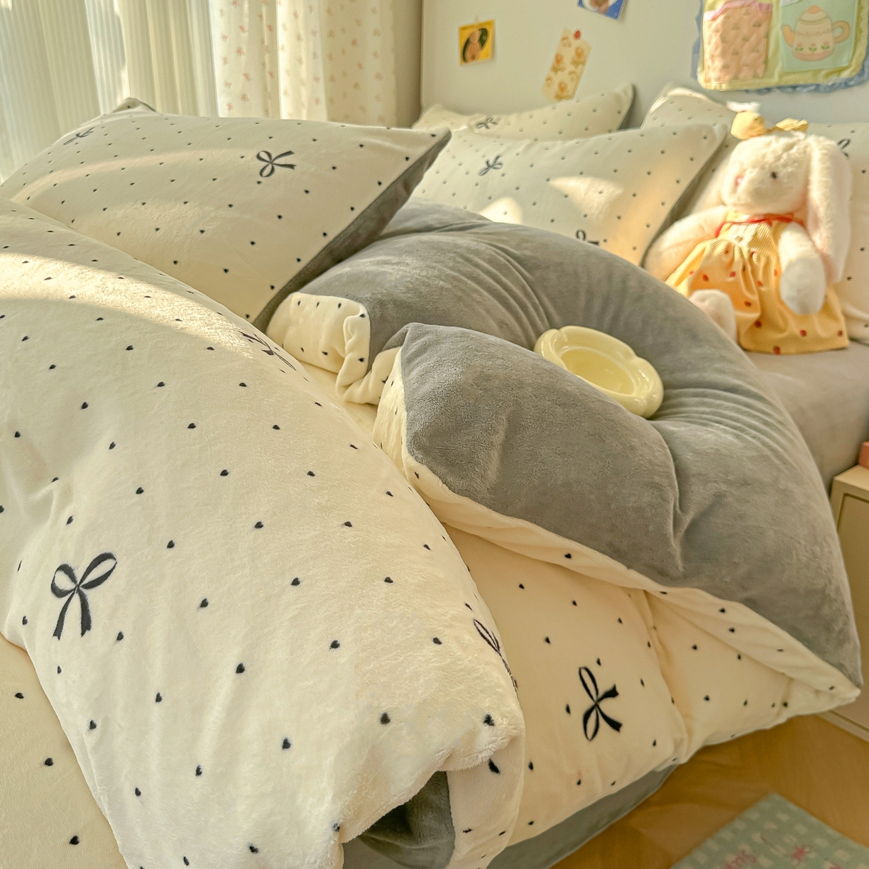 韩巢家纺 2025新款高克重牛奶绒四件套冬季绒床品被套床单三件套 蝴蝶点点心