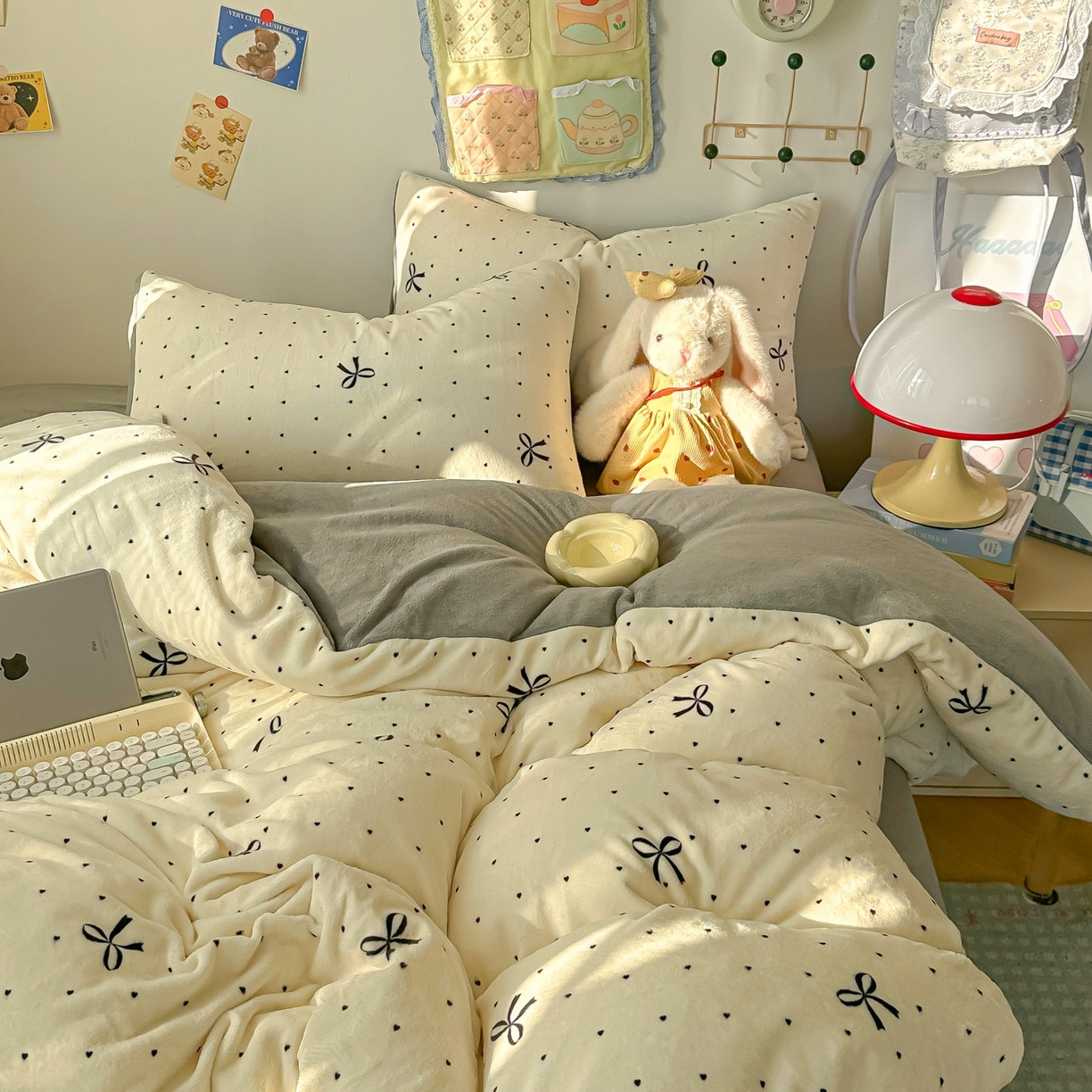 91家纺网 家纺一手货源 找家纺 韩巢家纺 2025新款高克重牛奶绒四件套冬季绒床品被套床单三件套 蝴蝶点点心