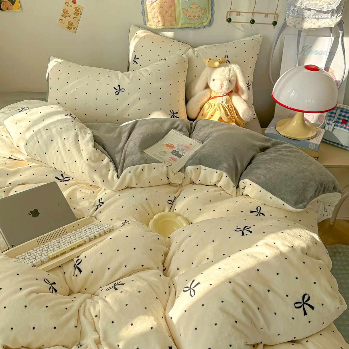 91家纺网 家纺一手货源 找家纺 韩巢家纺 2025新款高克重牛奶绒四件套冬季绒床品被套床单三件套 蝴蝶点点心