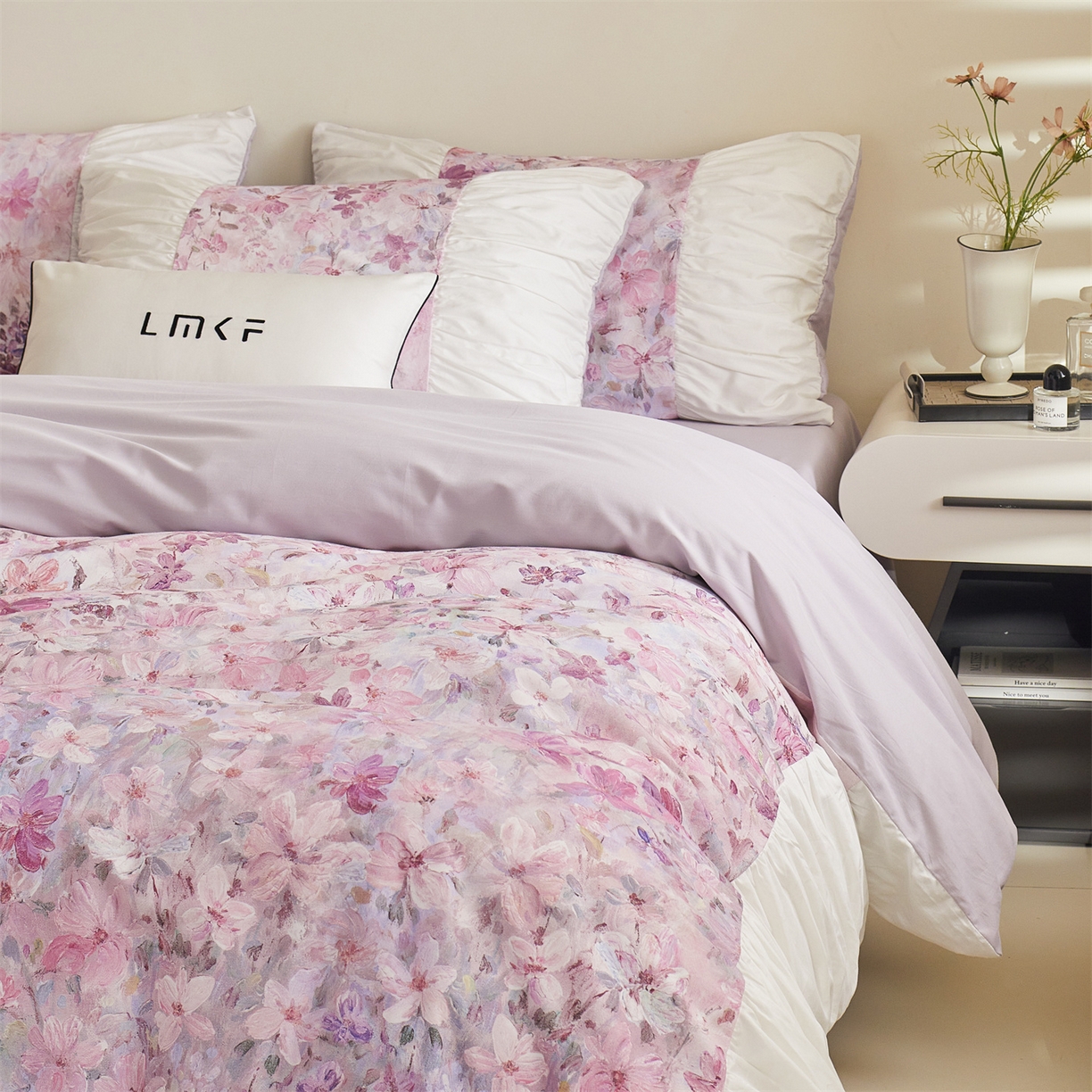 91家纺网 家纺一手货源 找家纺 （总）蓝米卡夫 2025秋冬-A类全棉50S*50S双股磨毛数码印花法式褶皱花边款（礼盒包装）-拍摄风格1 提供买家秀