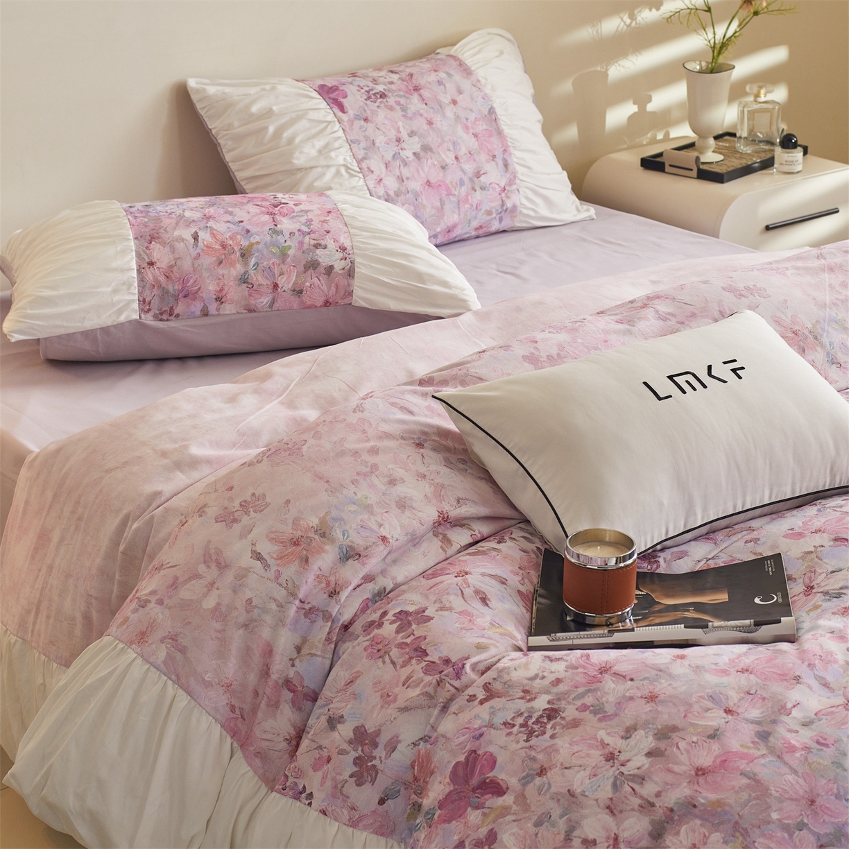 91家纺网 家纺一手货源 找家纺 （总）蓝米卡夫 2025秋冬-A类全棉50S*50S双股磨毛数码印花法式褶皱花边款（礼盒包装）-拍摄风格1 提供买家秀