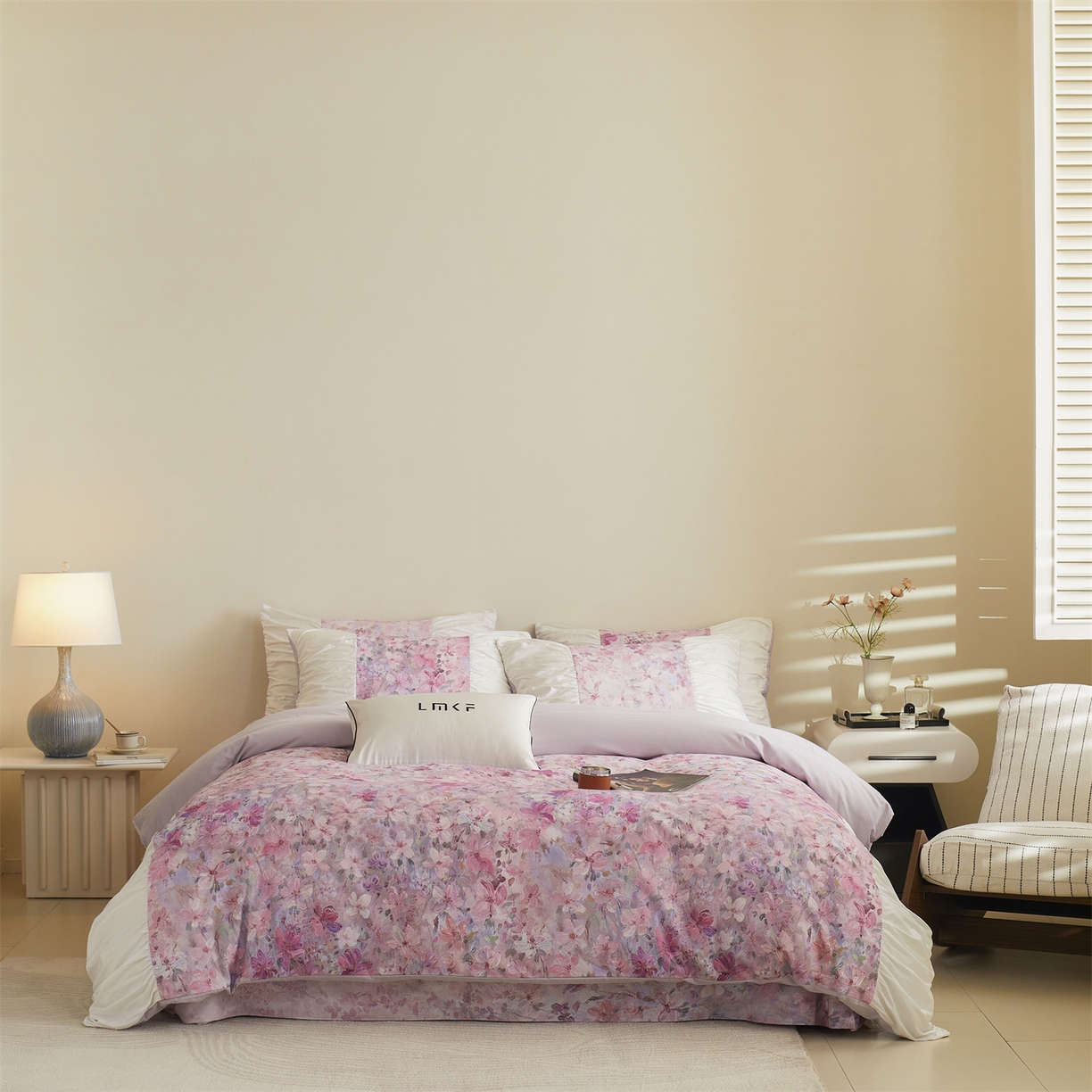 91家纺网 家纺一手货源 找家纺 蓝米卡夫 2025秋冬-A类全棉50S*50S双股磨毛数码印花法式褶皱花边款（礼盒包装）-拍摄风格1 笔触与诗-玉