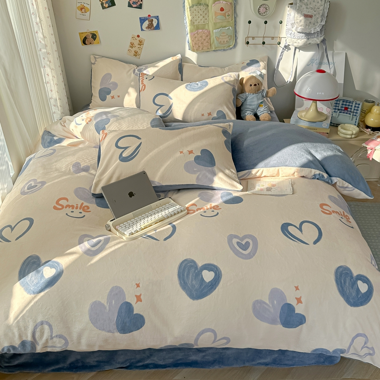 91家纺网 家纺一手货源 找家纺 韩巢家纺 2025新款高克重牛奶绒四件套冬季绒床品被套床单三件套 蜡笔心