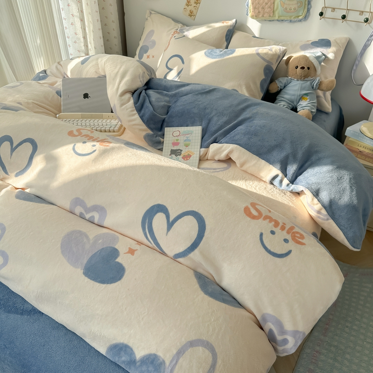 91家纺网 家纺一手货源 找家纺 韩巢家纺 2025新款高克重牛奶绒四件套冬季绒床品被套床单三件套 蜡笔心