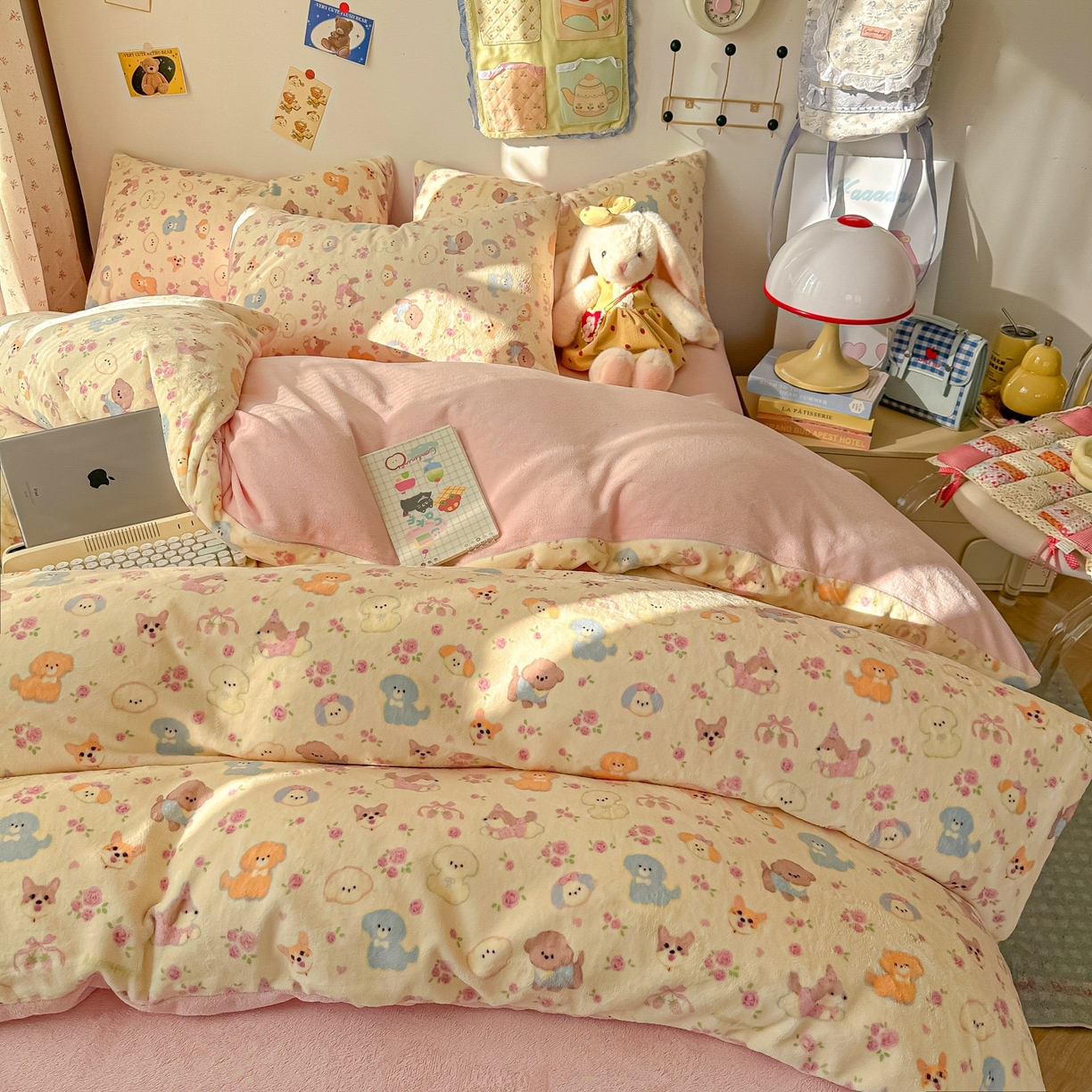 91家纺网 家纺一手货源 找家纺 韩巢家纺 2025新款高克重牛奶绒四件套冬季绒床品被套床单三件套 卖萌修狗