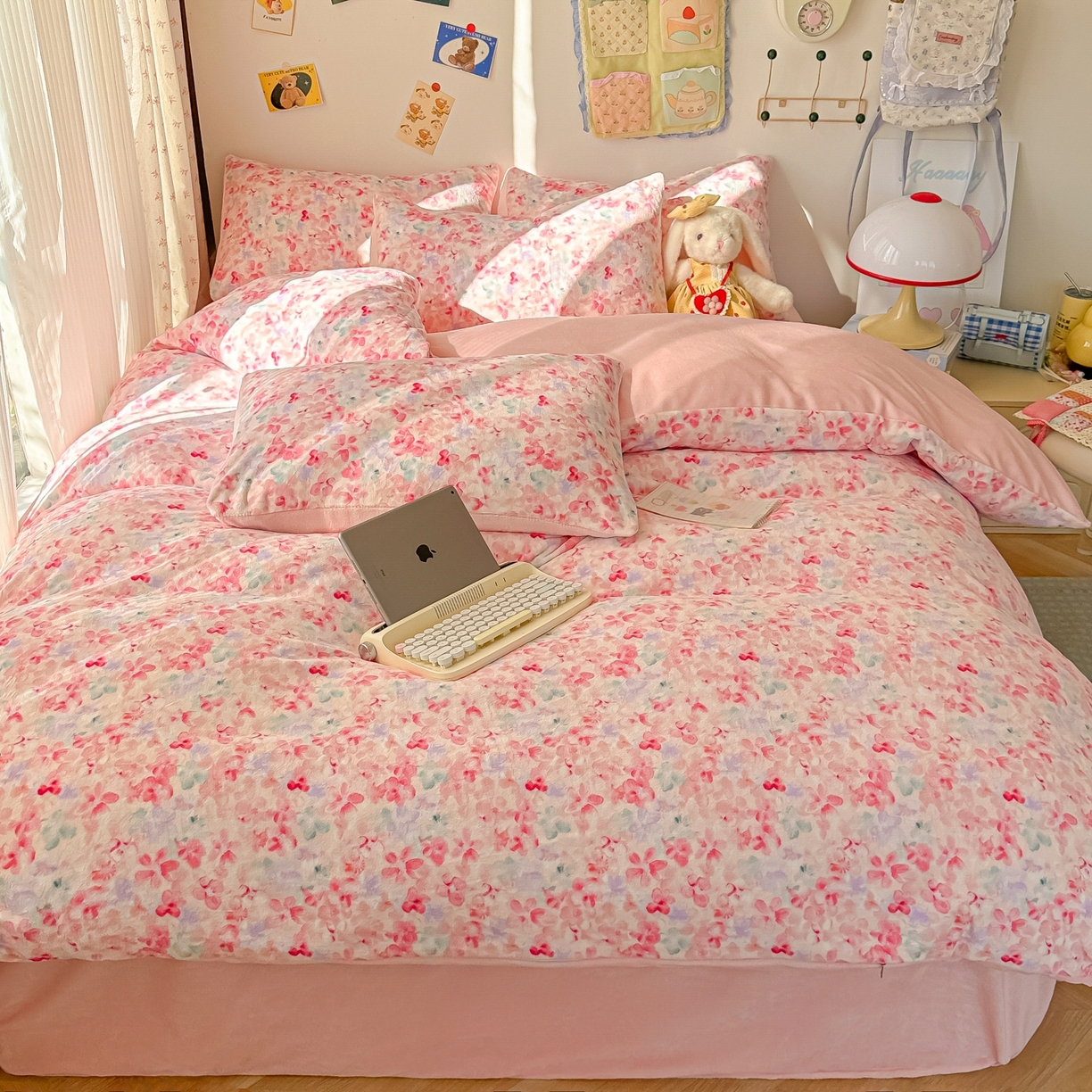 91家纺网 家纺一手货源 找家纺 韩巢家纺 2025新款高克重牛奶绒四件套冬季绒床品被套床单三件套 玫瑰粉黛