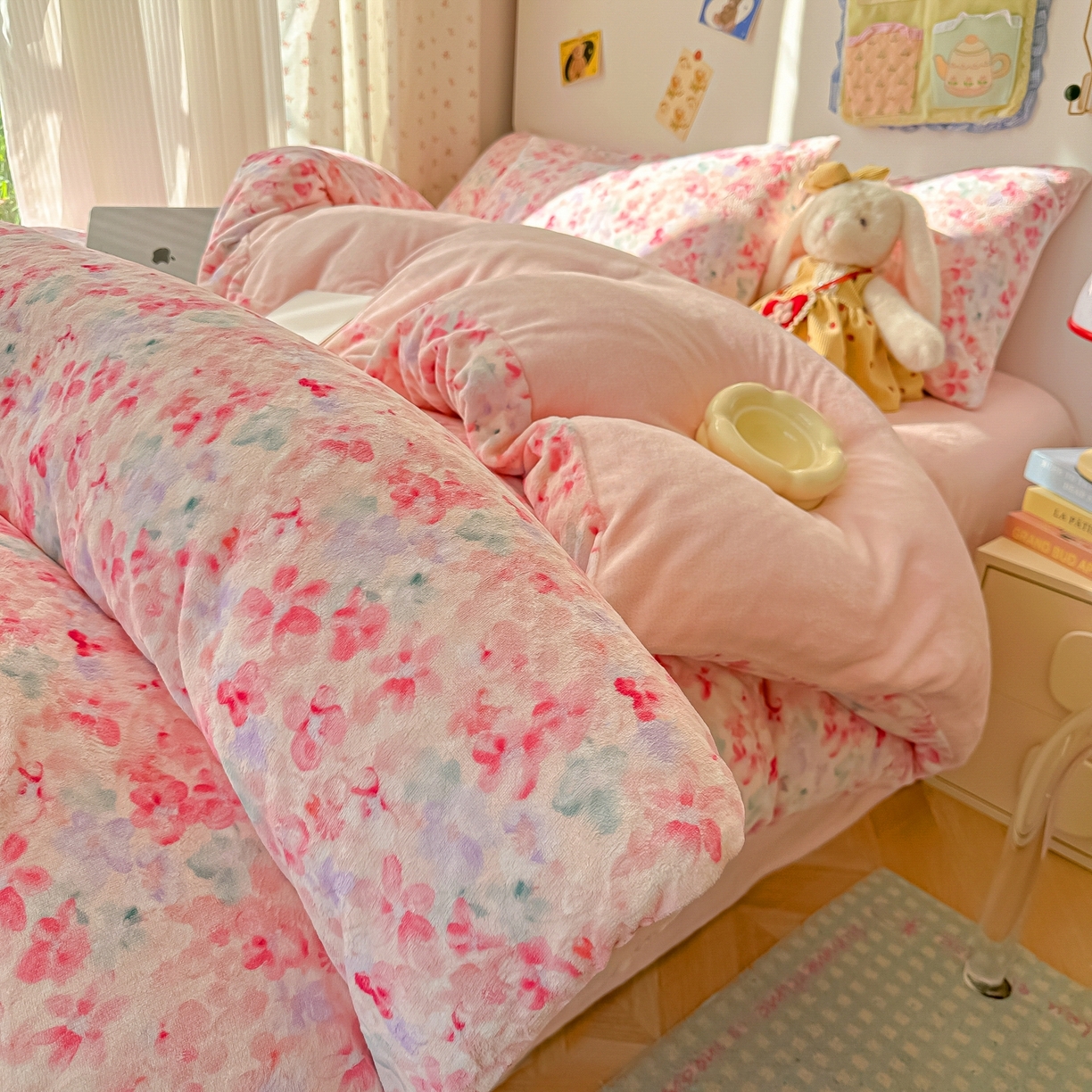 91家纺网 家纺一手货源 找家纺 韩巢家纺 2025新款高克重牛奶绒四件套冬季绒床品被套床单三件套 玫瑰粉黛