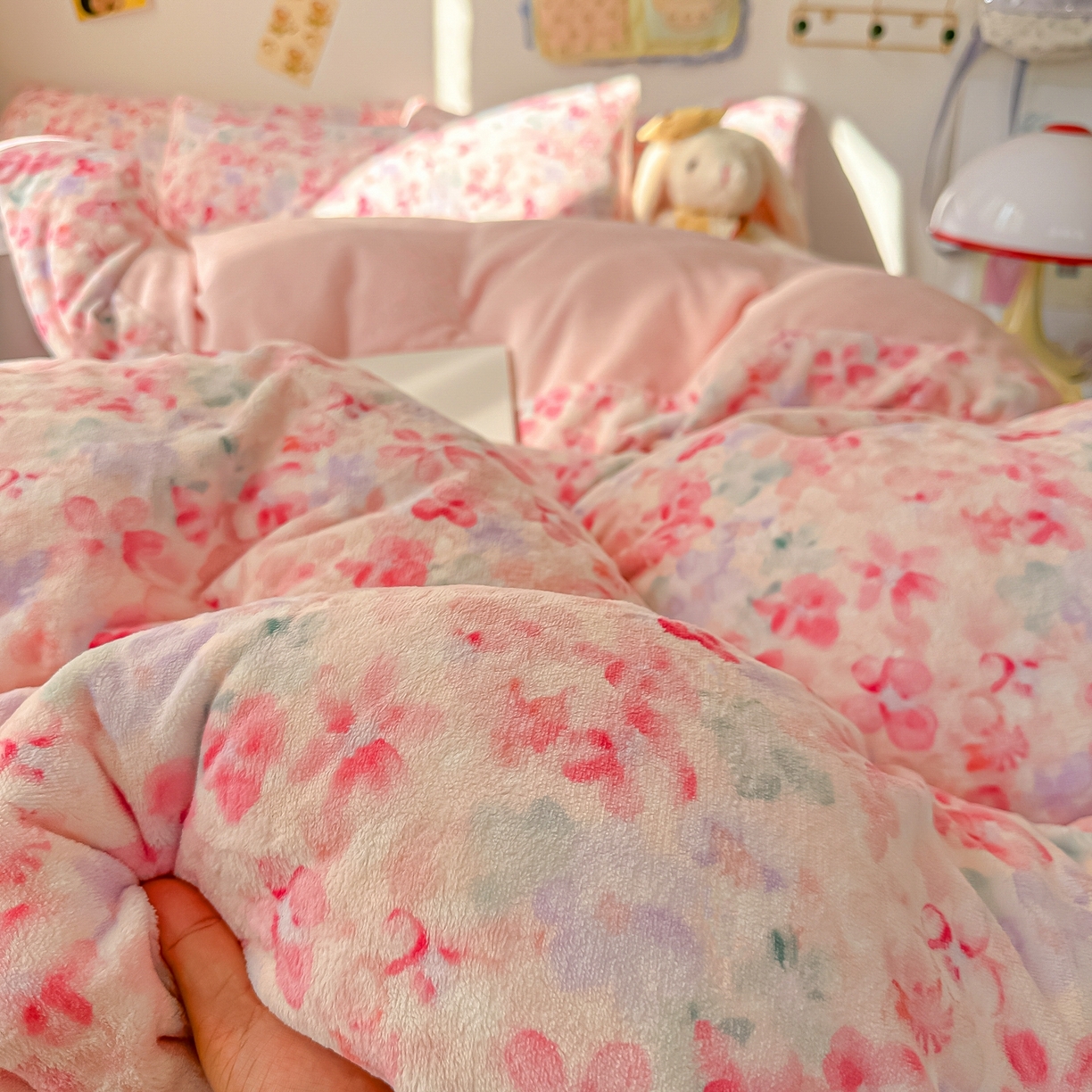 91家纺网 家纺一手货源 找家纺 韩巢家纺 2025新款高克重牛奶绒四件套冬季绒床品被套床单三件套 玫瑰粉黛