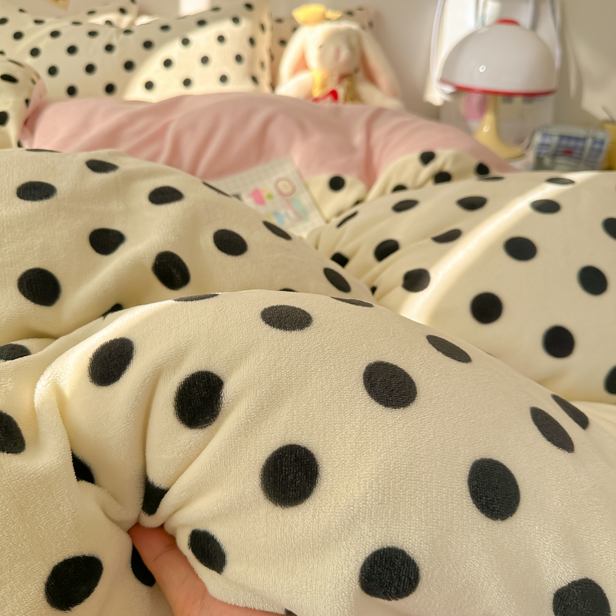 91家纺网 家纺一手货源 找家纺 韩巢家纺 2025新款高克重牛奶绒四件套冬季绒床品被套床单三件套 米珍珠