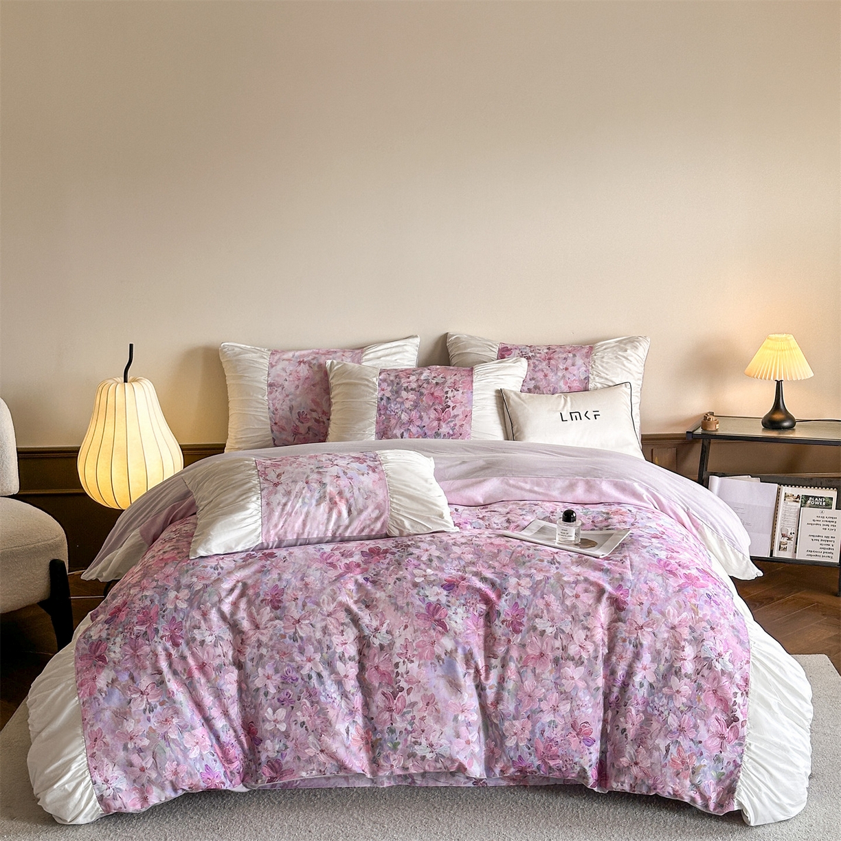 91家纺网 家纺一手货源 找家纺 蓝米卡夫 2025秋冬-A类全棉50S*50S双股磨毛数码印花法式褶皱花边款（礼盒包装）-拍摄风格2 笔触与诗-玉