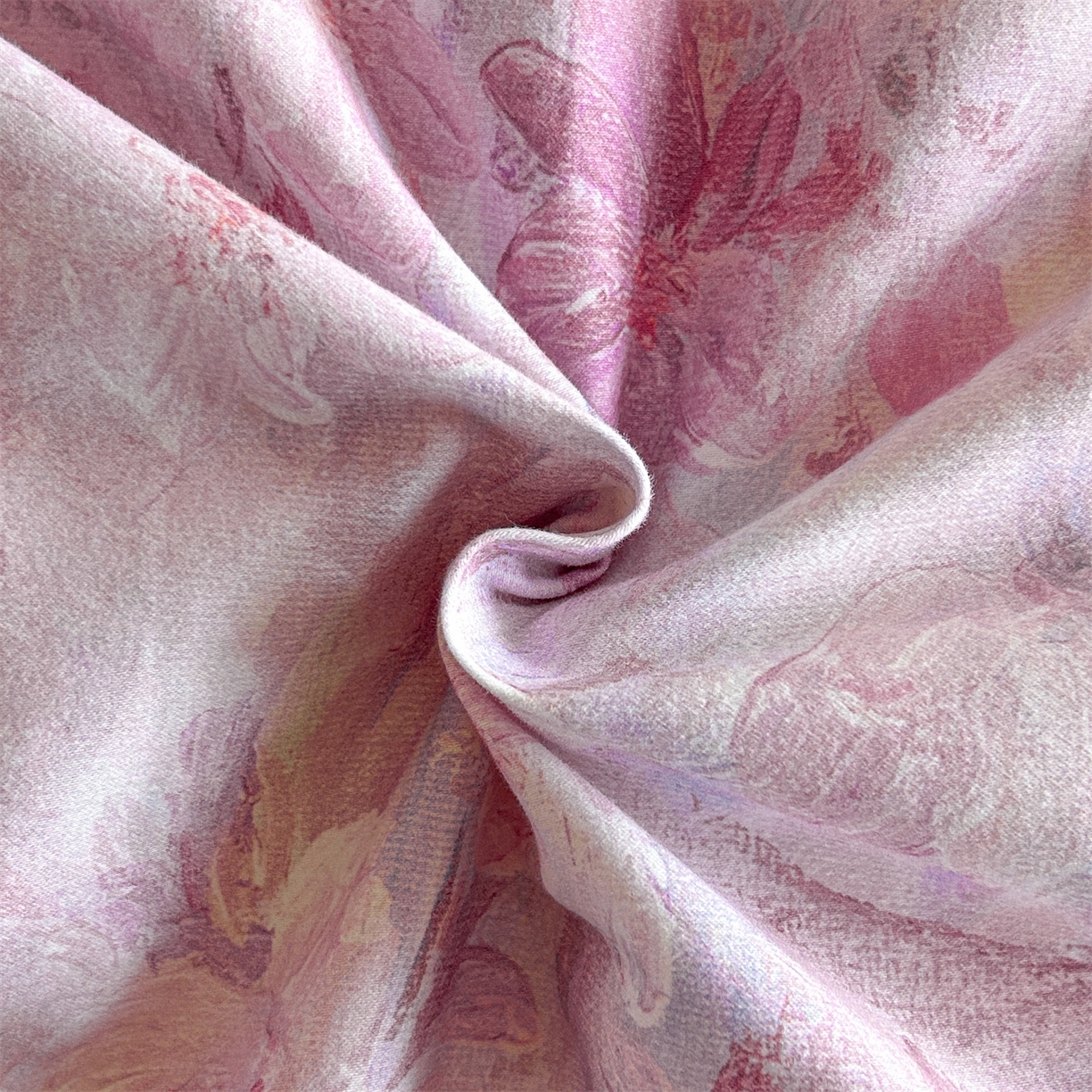 91家纺网 家纺一手货源 找家纺 蓝米卡夫 2025秋冬-A类全棉50S*50S双股磨毛数码印花法式褶皱花边款（礼盒包装）-拍摄风格2 笔触与诗-玉